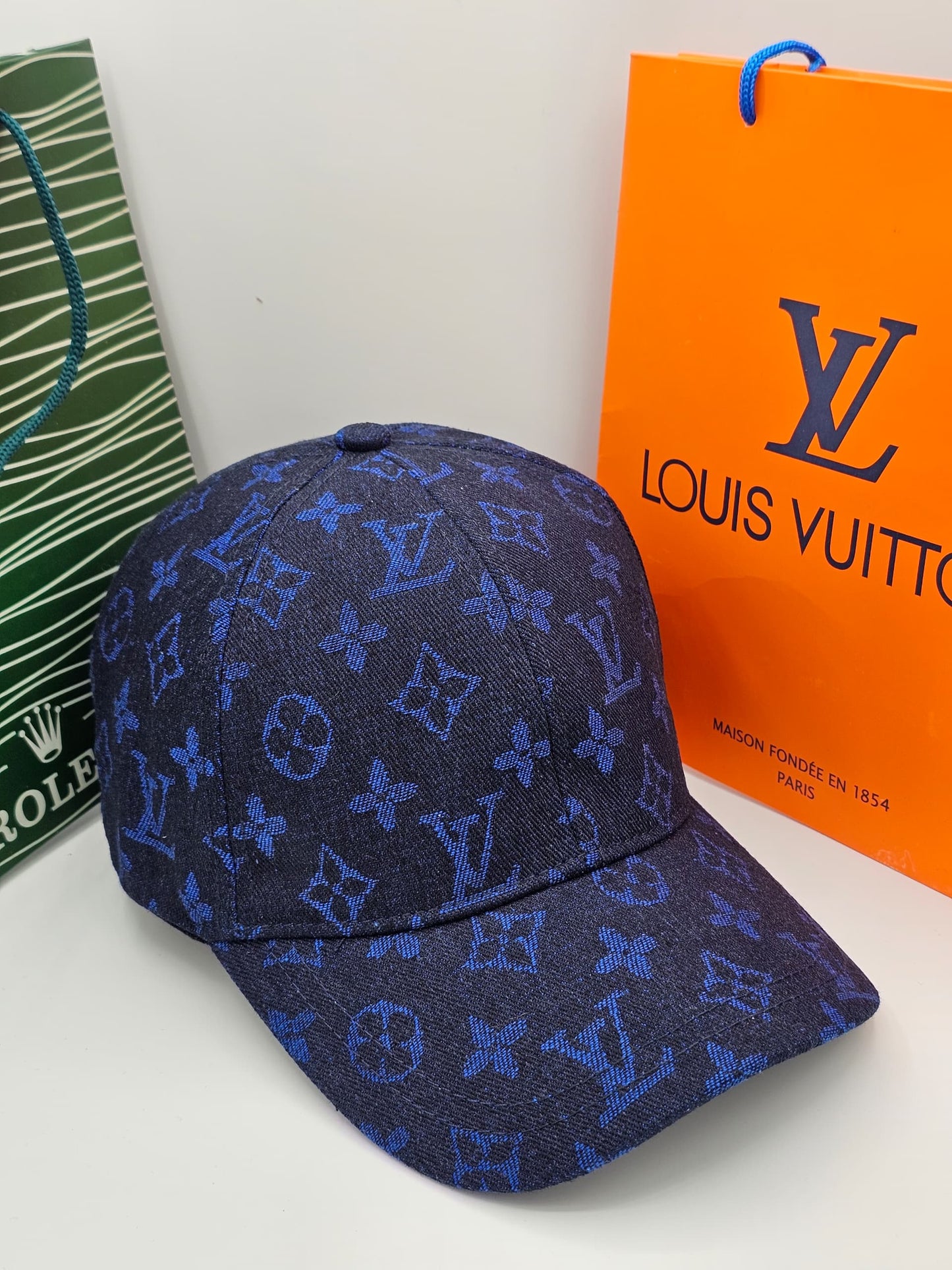 LOULS VUITTON